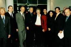 Konzert für die Spender des Krebsforschungsinstituts Prof. Margreiter, ab 3. von links: Dr. Andreas Braun, Dr. Raimund Margreiter, WP, Vahid Khadem-Missagh, Martha Khadem-Missagh, Tobias Moretti, 2000