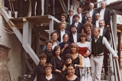 WP mit dem Ensemble des Theaterstücks "Kaiser Joseph und die Bahnwärterstochter" von Fritz von Herzmanovsky-Orlando, Tiroler Volksschauspiele Telfs, 1982, Foto: privat