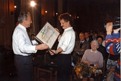 WP & Landeshauptmannstellvertreter Dr. Fritz Prior, Überreichung des Tiroler Landespreises für Kunst, 1986, Foto: Sepp Hofer